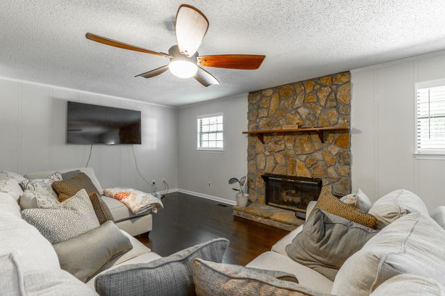 120 Merry Wood Drive, Rossville, GA 30741