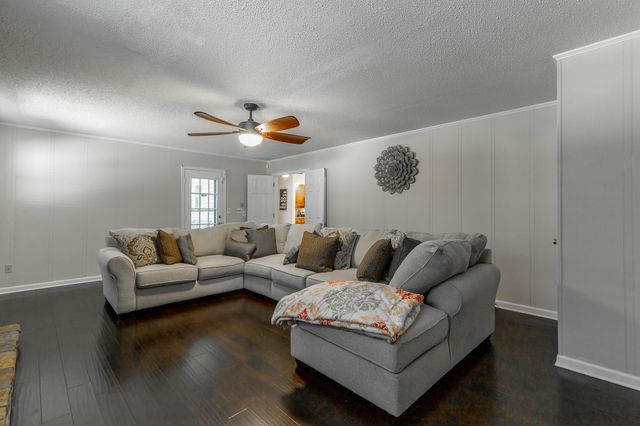 120 Merry Wood Drive, Rossville, GA 30741