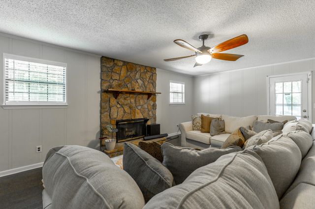 120 Merry Wood Drive, Rossville, GA 30741
