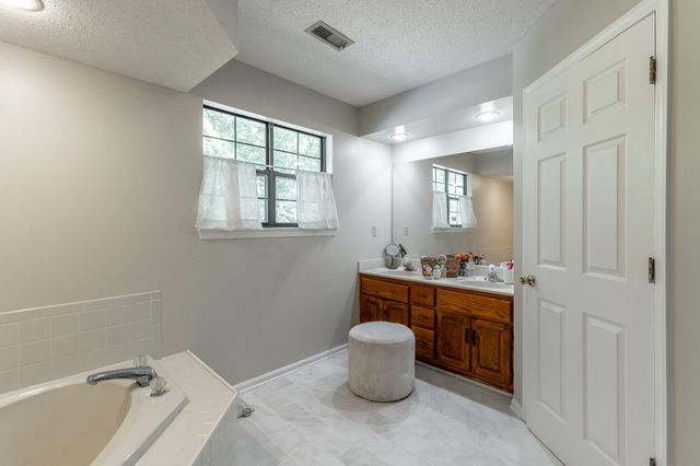 120 Merry Wood Drive, Rossville, GA 30741