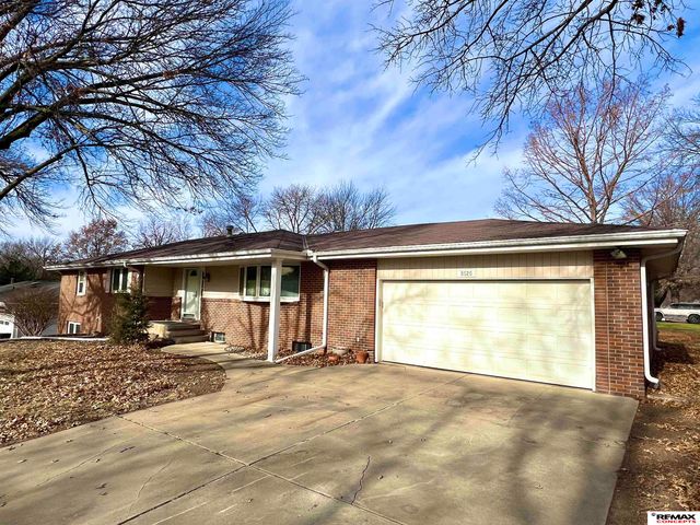 8520 Navajo Trail, Lincoln, NE 68520
