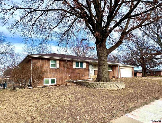 8520 Navajo Trail, Lincoln, NE 68520