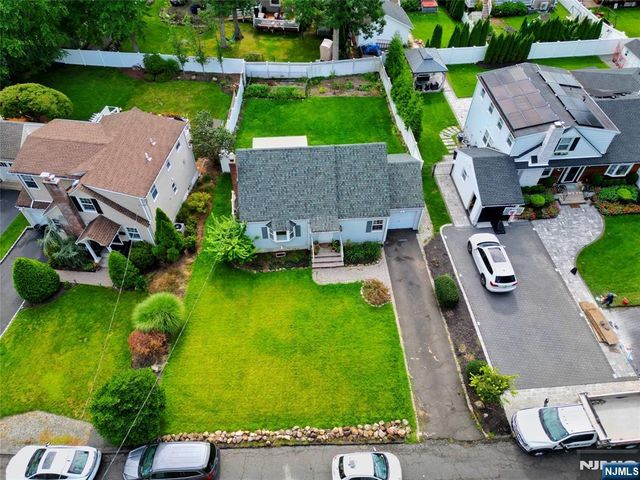 18 Hillcrest Drive, Wayne, NJ 07470