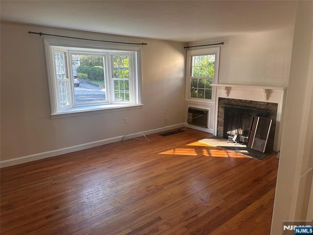 18 Hillcrest Drive, Wayne, NJ 07470