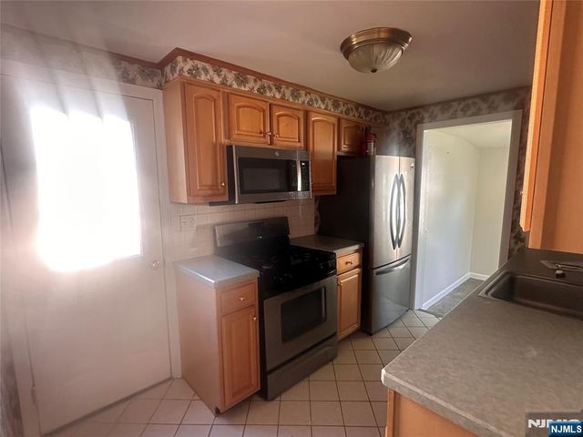 18 Hillcrest Drive, Wayne, NJ 07470