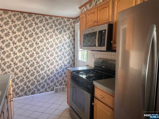 18 Hillcrest Drive, Wayne, NJ 07470