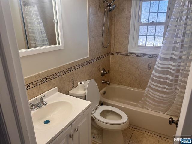 18 Hillcrest Drive, Wayne, NJ 07470