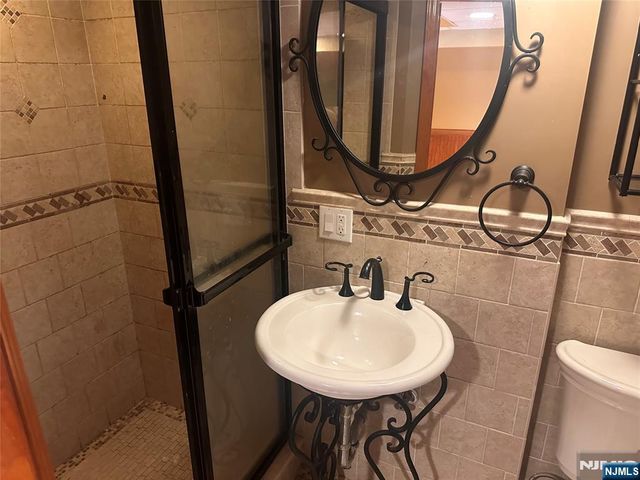 18 Hillcrest Drive, Wayne, NJ 07470