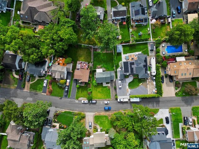 18 Hillcrest Drive, Wayne, NJ 07470
