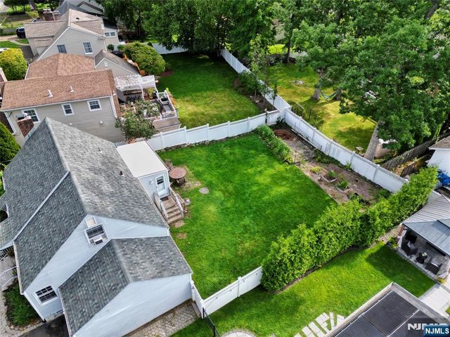 18 Hillcrest Drive, Wayne, NJ 07470