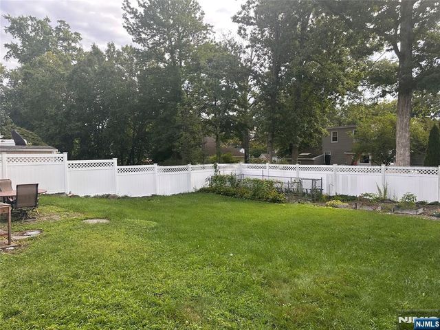 18 Hillcrest Drive, Wayne, NJ 07470