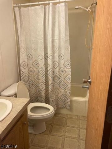 39 Daniel Ln, Rockaway Boro, NJ 07866