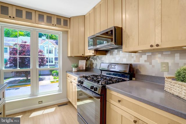 8322 LINDEN OAKS CT, Lorton, VA 22079