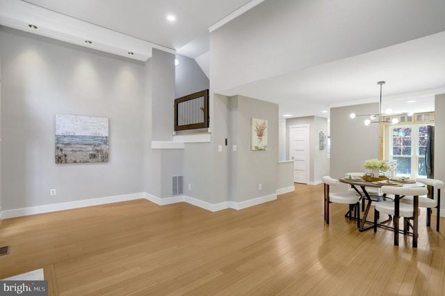 8322 LINDEN OAKS CT, Lorton, VA 22079