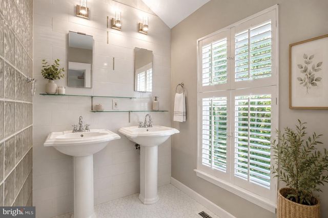 8322 LINDEN OAKS CT, Lorton, VA 22079