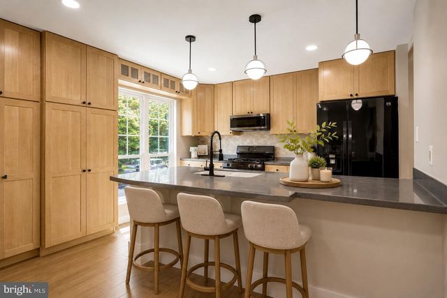 8322 LINDEN OAKS CT, Lorton, VA 22079