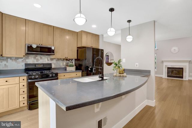 8322 LINDEN OAKS CT, Lorton, VA 22079