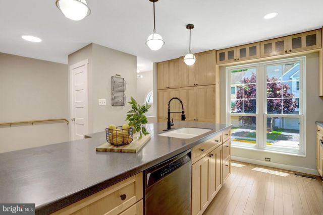 8322 LINDEN OAKS CT, Lorton, VA 22079