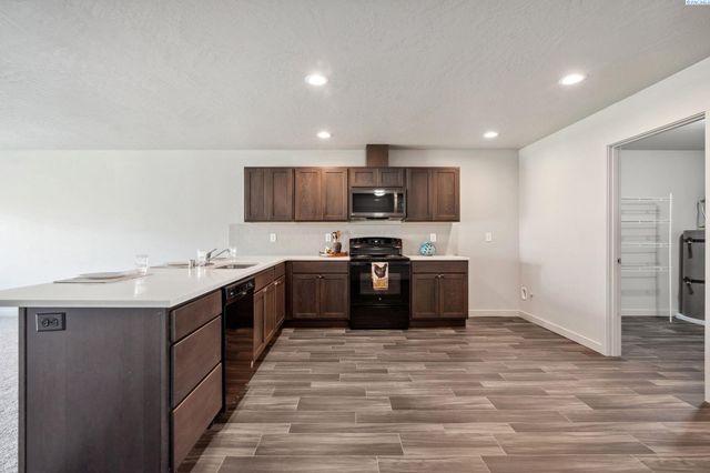 407 Dawson Lane, Pasco, WA 99301