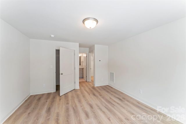 7540 Deer Track Drive 28, Denver, NC 28037