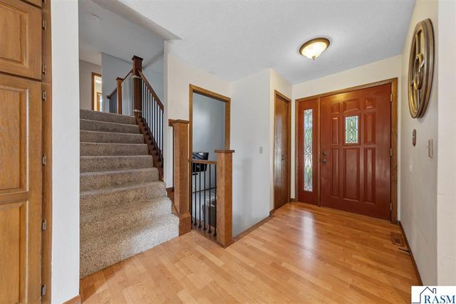 1552 Nottingham Drive, North Mankato, MN 56003