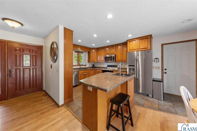 1552 Nottingham Drive, North Mankato, MN 56003