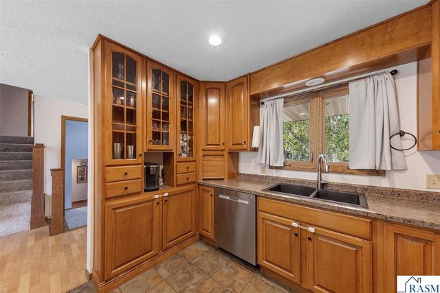 1552 Nottingham Drive, North Mankato, MN 56003