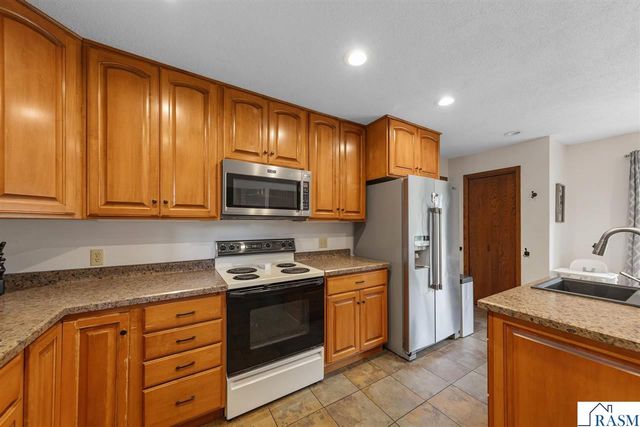 1552 Nottingham Drive, North Mankato, MN 56003