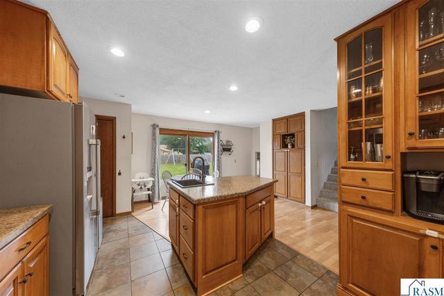 1552 Nottingham Drive, North Mankato, MN 56003