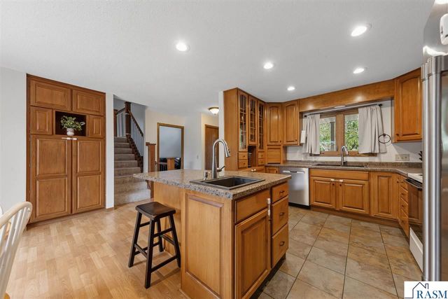 1552 Nottingham Drive, North Mankato, MN 56003