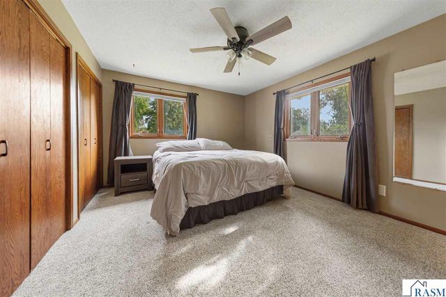 1552 Nottingham Drive, North Mankato, MN 56003