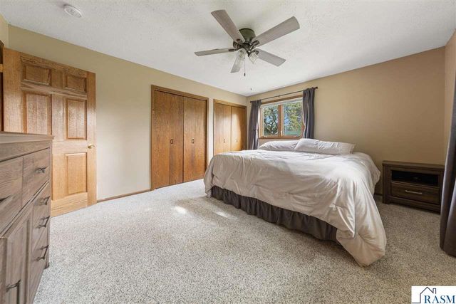1552 Nottingham Drive, North Mankato, MN 56003
