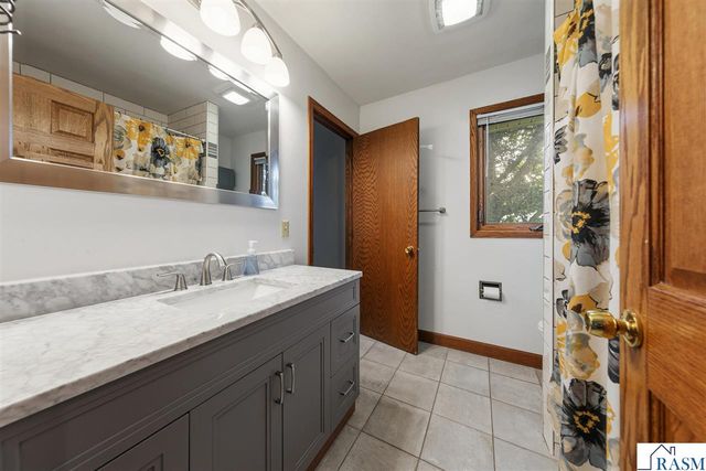 1552 Nottingham Drive, North Mankato, MN 56003
