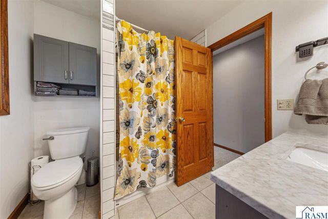 1552 Nottingham Drive, North Mankato, MN 56003