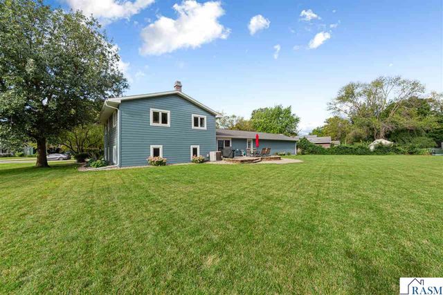 1552 Nottingham Drive, North Mankato, MN 56003