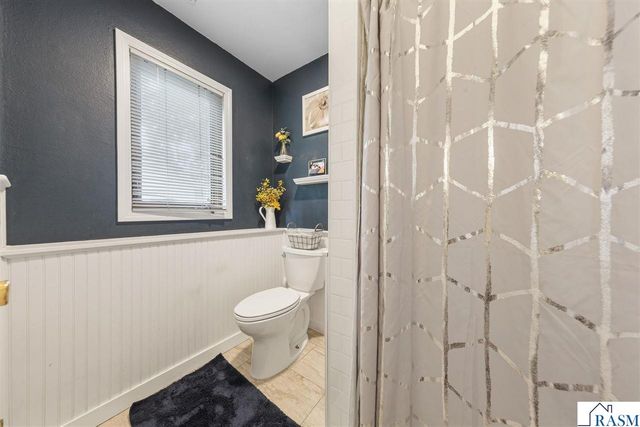 1552 Nottingham Drive, North Mankato, MN 56003