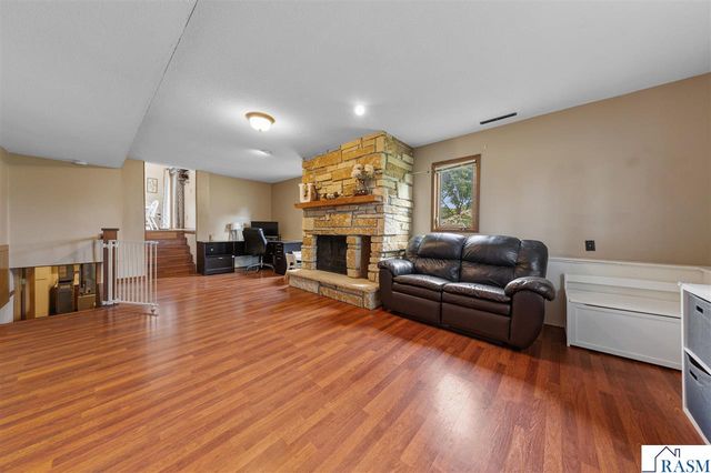 1552 Nottingham Drive, North Mankato, MN 56003