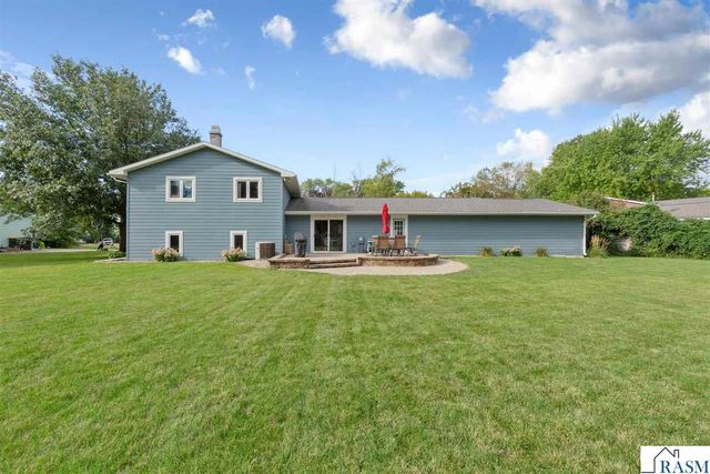 1552 Nottingham Drive, North Mankato, MN 56003