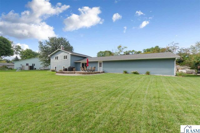 1552 Nottingham Drive, North Mankato, MN 56003