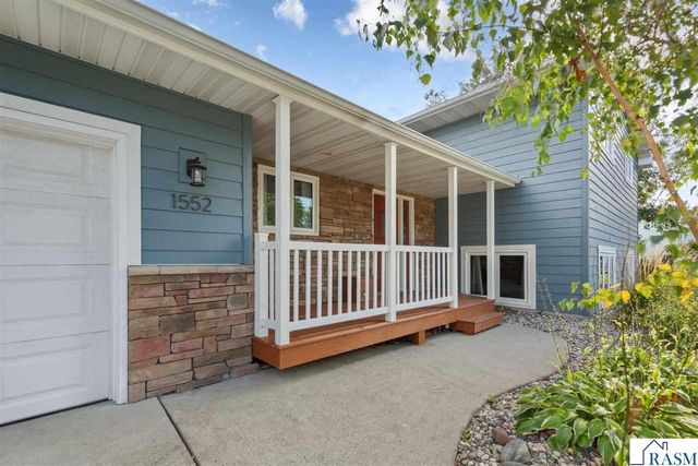 1552 Nottingham Drive, North Mankato, MN 56003