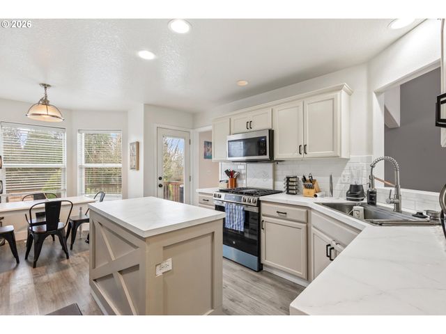 34826 EDNA BARR Ln, St Helens, OR 97051