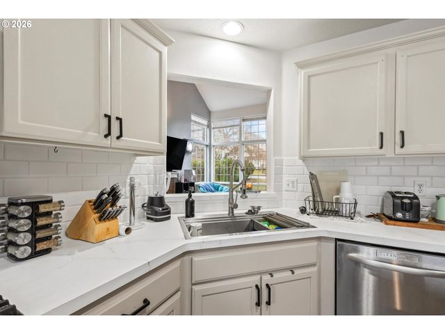 34826 EDNA BARR Ln, St Helens, OR 97051