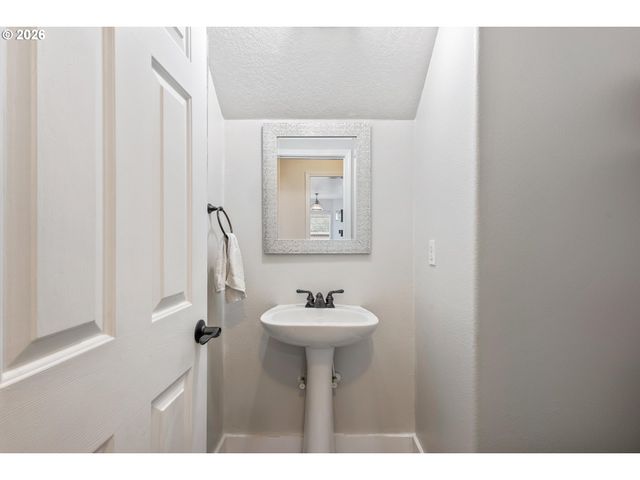 34826 EDNA BARR Ln, St Helens, OR 97051