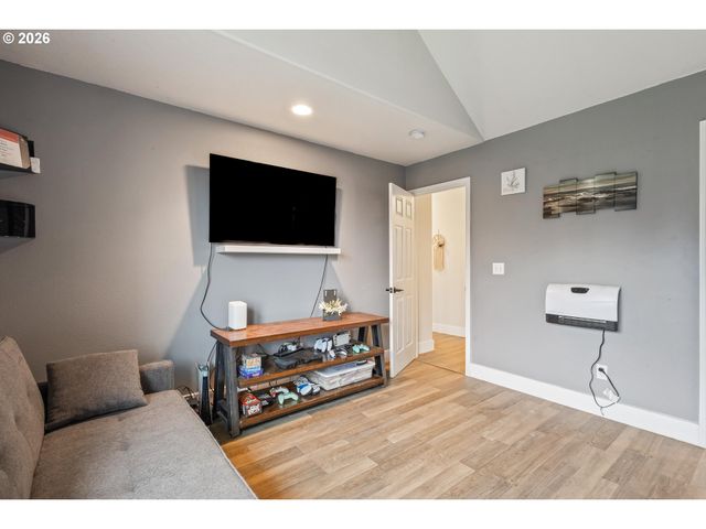 34826 EDNA BARR Ln, St Helens, OR 97051