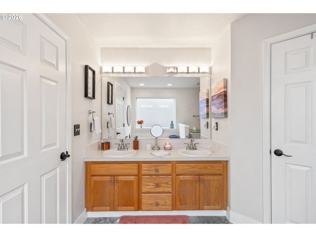 34826 EDNA BARR Ln, St Helens, OR 97051