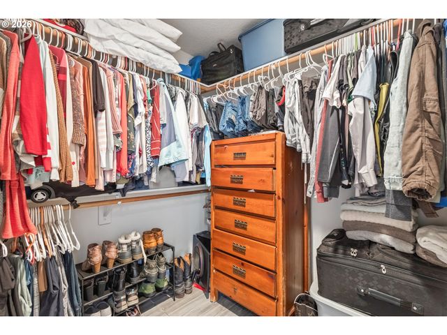 34826 EDNA BARR Ln, St Helens, OR 97051