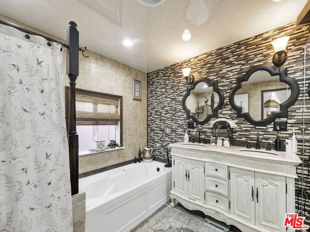 6842 Ranchito Avenue, Van Nuys (los Angeles), CA 91405