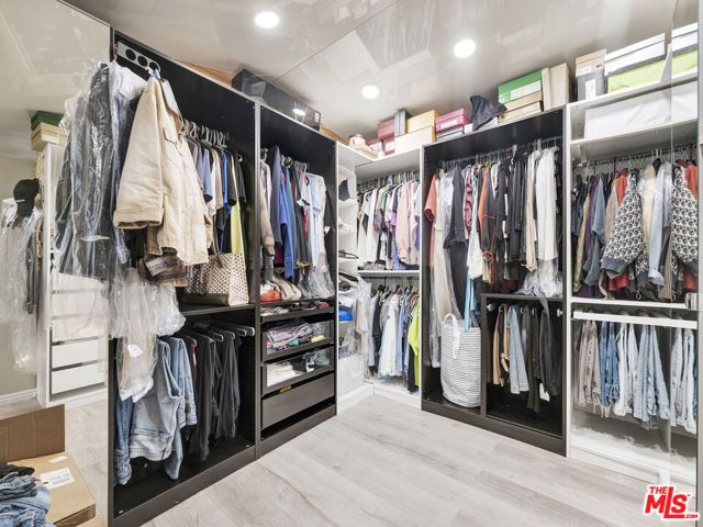 6842 Ranchito Avenue, Van Nuys (los Angeles), CA 91405