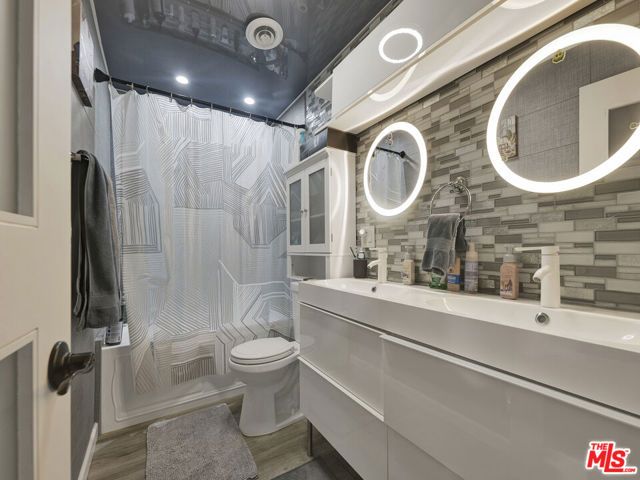 6842 Ranchito Avenue, Van Nuys (los Angeles), CA 91405