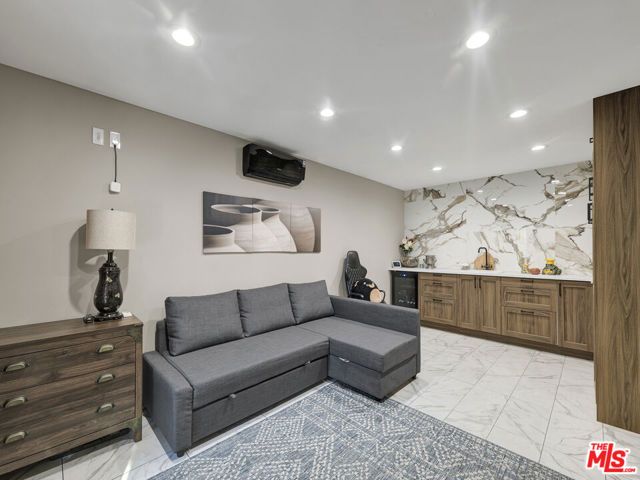 6842 Ranchito Avenue, Van Nuys (los Angeles), CA 91405